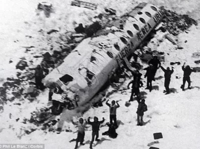 Restes de l'avion après le crash du 13 octobre 1972